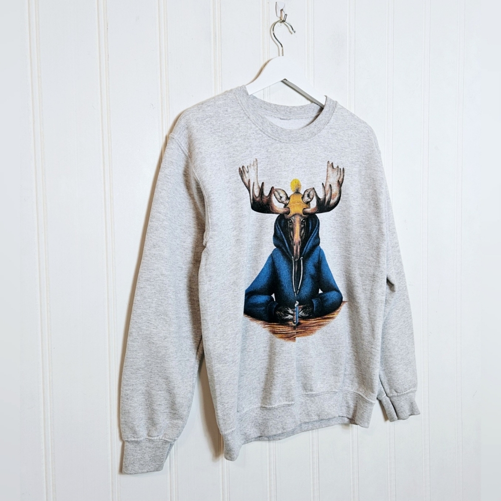 Curbside Sweatshirt S Moose & Mug Mandy Heck Graphic Wildlife Gray Multicolor